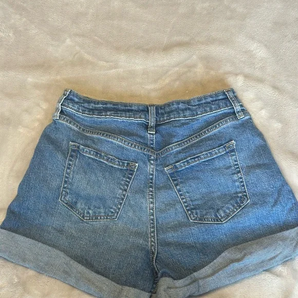 Shorts - Picture 4 of 4